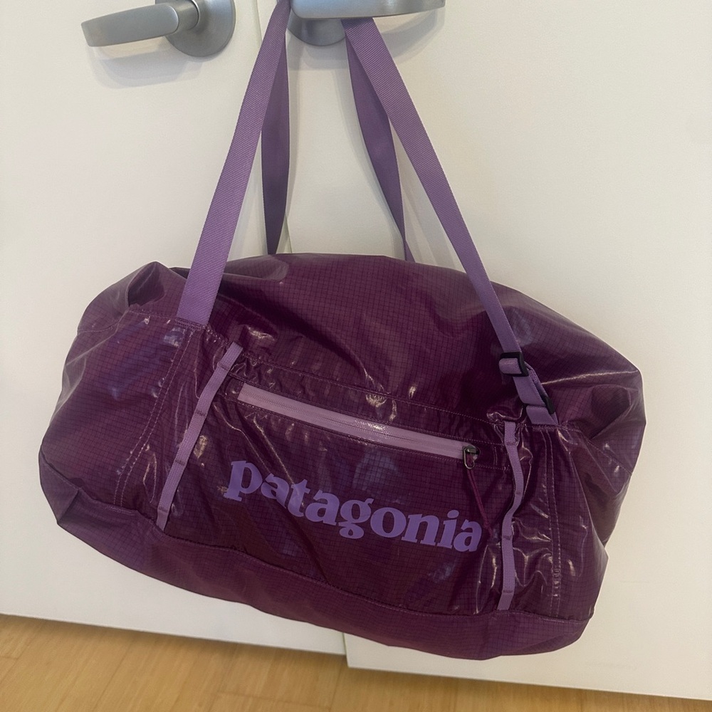 Patagonia lightweight black hole duffel bag 45L